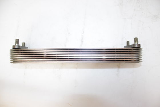 1-21725054-0 Isuzuのディーゼル機関1-21725054-0オイル クーラーEX300-3 6SD1T